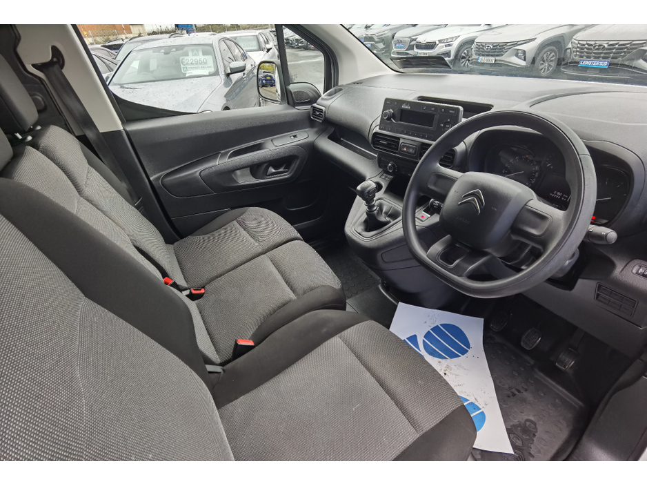 2022 Citroen Berlingo - image 10