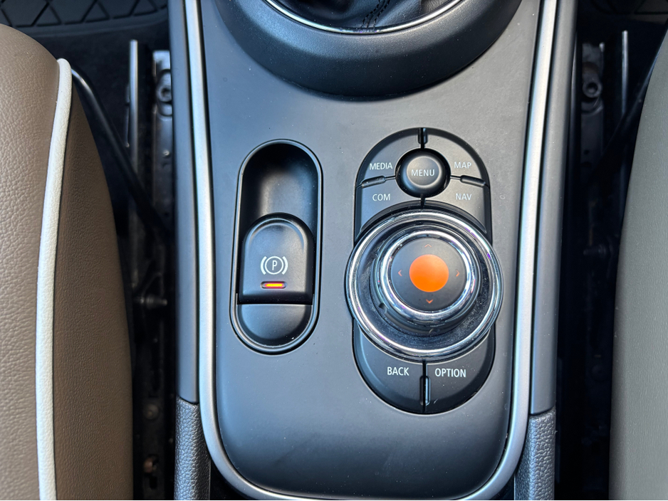 2020 MINI Countryman - image 21