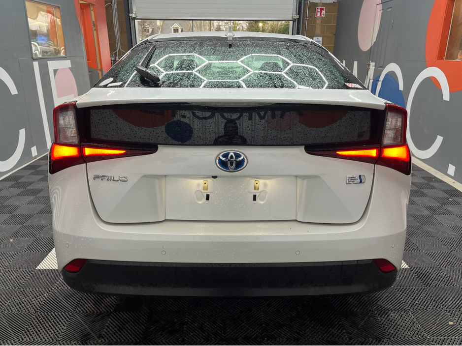 2022 Toyota Prius - image 3