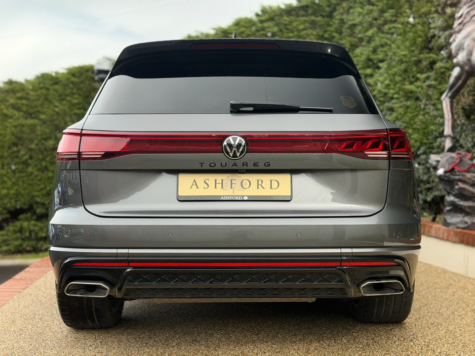 2025 Volkswagen Touareg - image 6