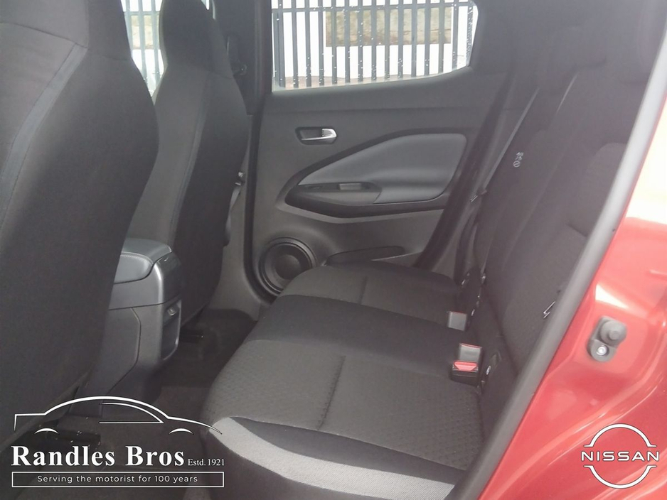 2021 Nissan Juke - image 13