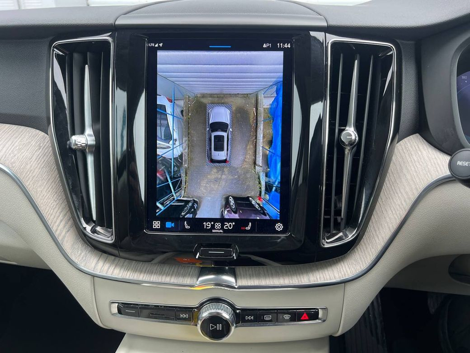 2023 Volvo XC60 - image 9