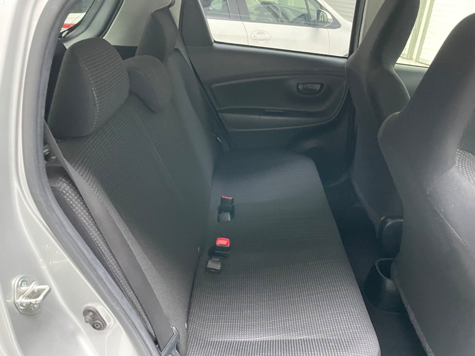 2019 Toyota Yaris - image 12