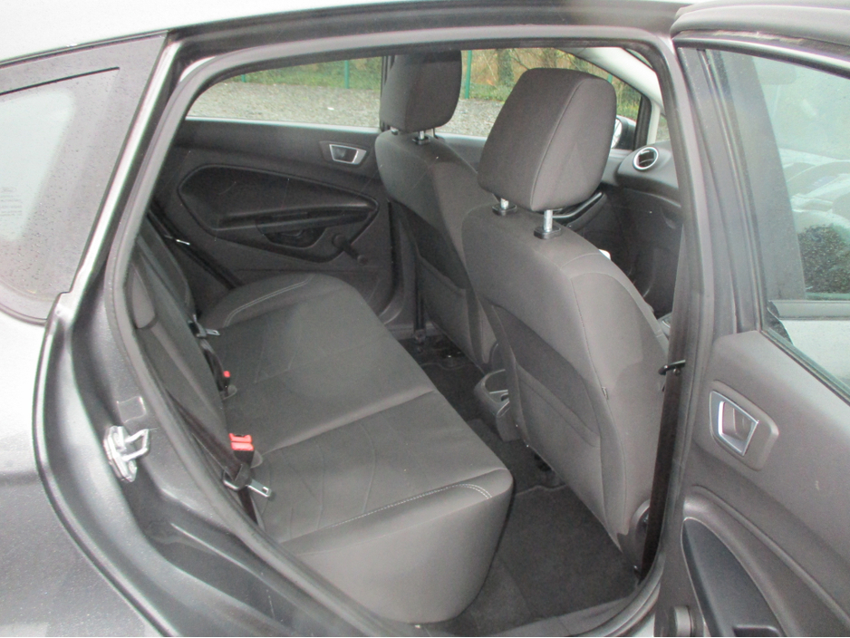 2017 Ford Fiesta - image 3
