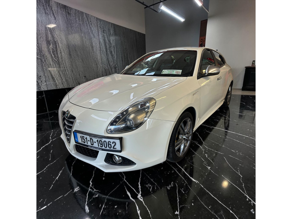 2015 Alfa Romeo Giulietta - image 12