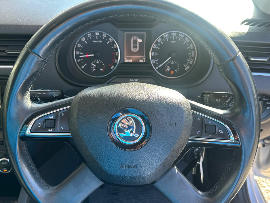 2015 Skoda Octavia - image 9