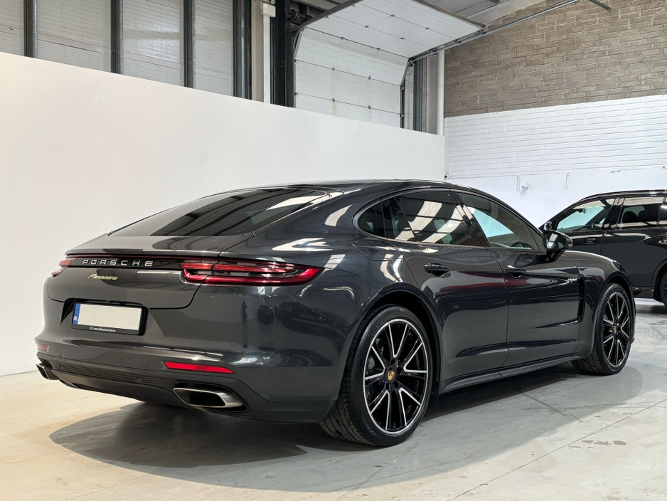 2018 Porsche Panamera - image 6