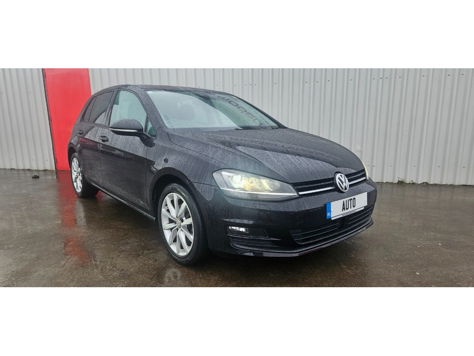 2017 Volkswagen Golf - image 2