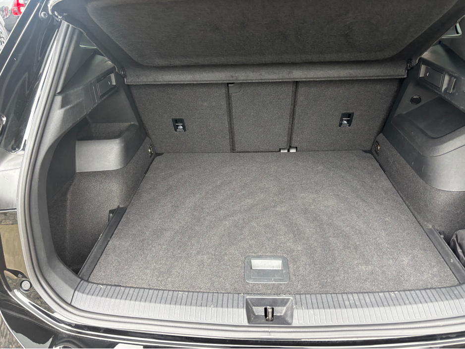 2025 Volkswagen Tiguan R-LINE ETSI S-A TSI DSG €49,900