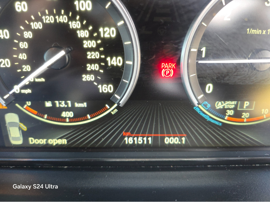 2015 BMW 5 Series - image 14