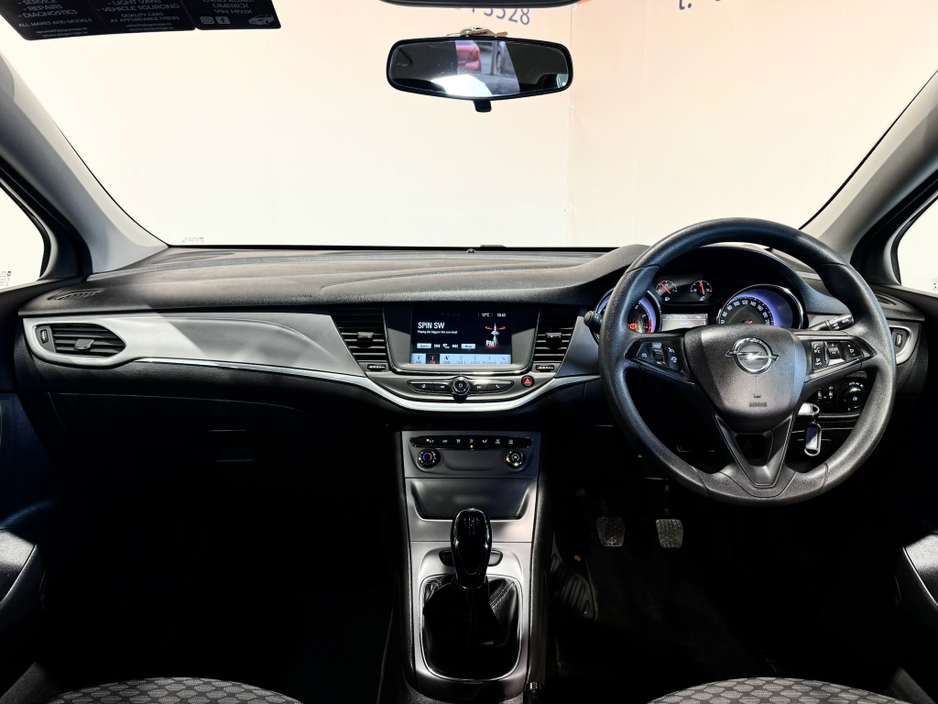 2017 Opel Astra - image 10