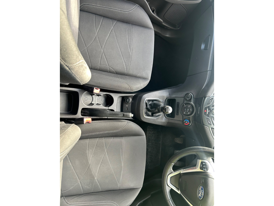 2015 Ford Fiesta - image 15