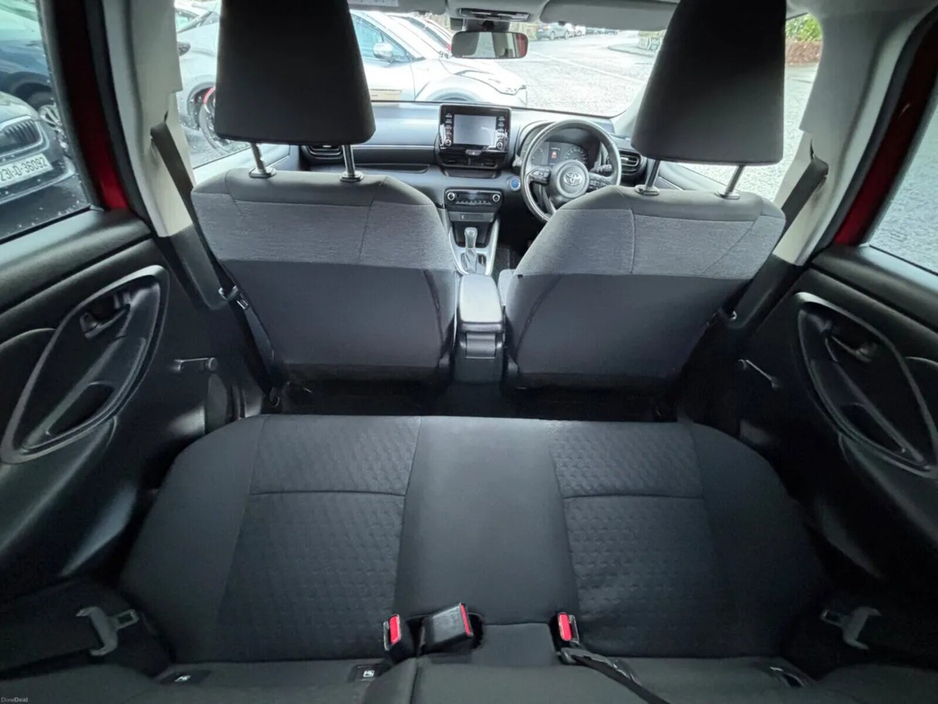 2023 Toyota Yaris - image 22