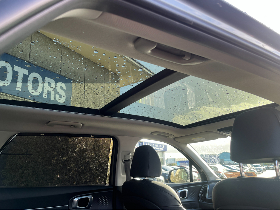 2025 Kia Sorento - image 14