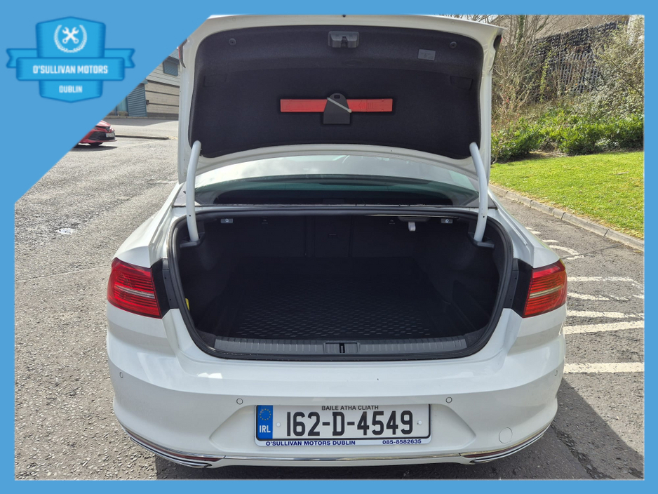 2016 Volkswagen Passat - image 9