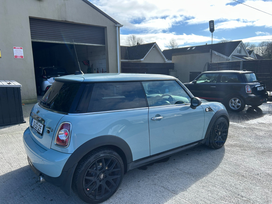 2013 MINI Hatch - image 2