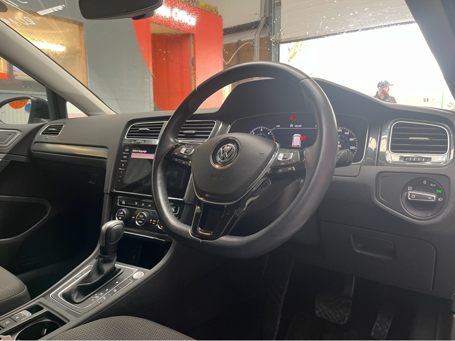 2019 Volkswagen Golf - image 8