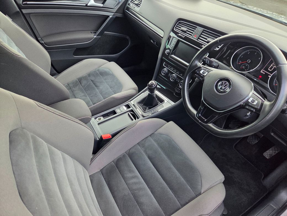 2015 Volkswagen Golf - image 13