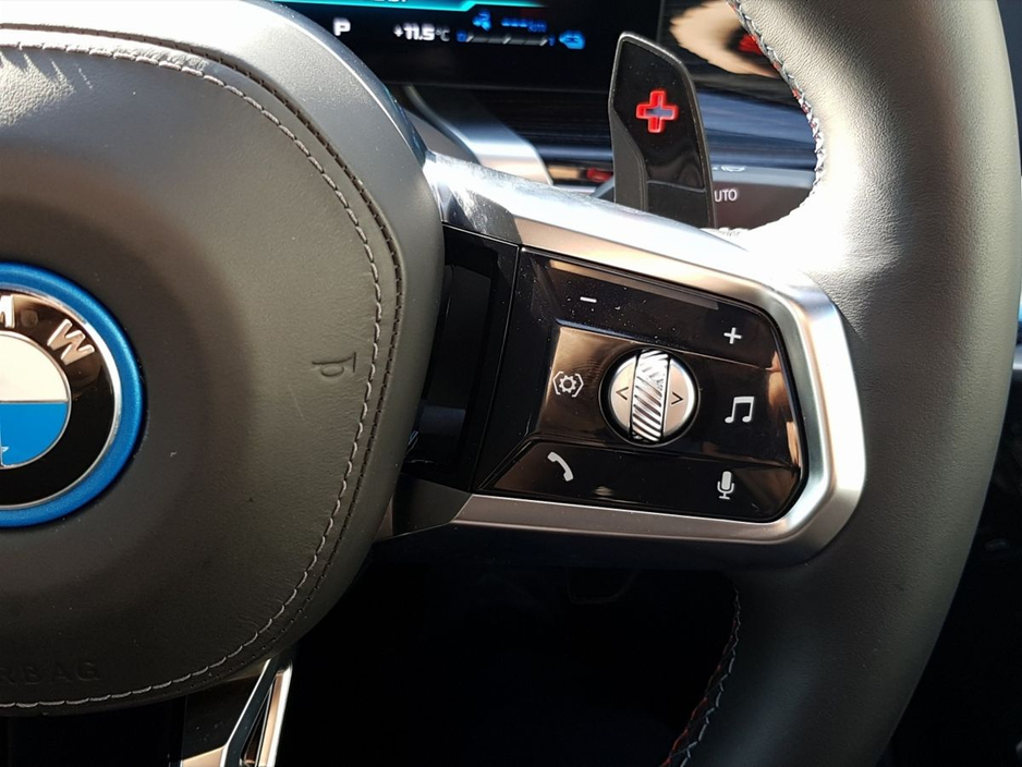 2025 BMW 7 Series - image 16