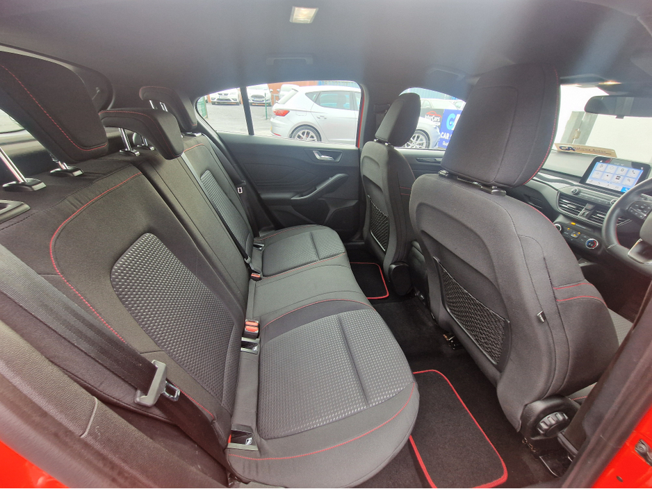 2019 Ford Focus - image 26