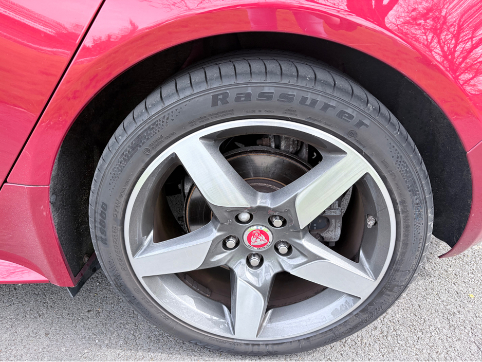 2018 Jaguar XE - image 5