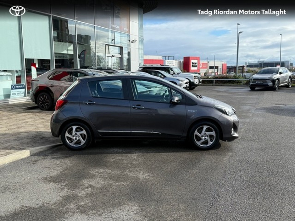 2016 Toyota Yaris - image 3