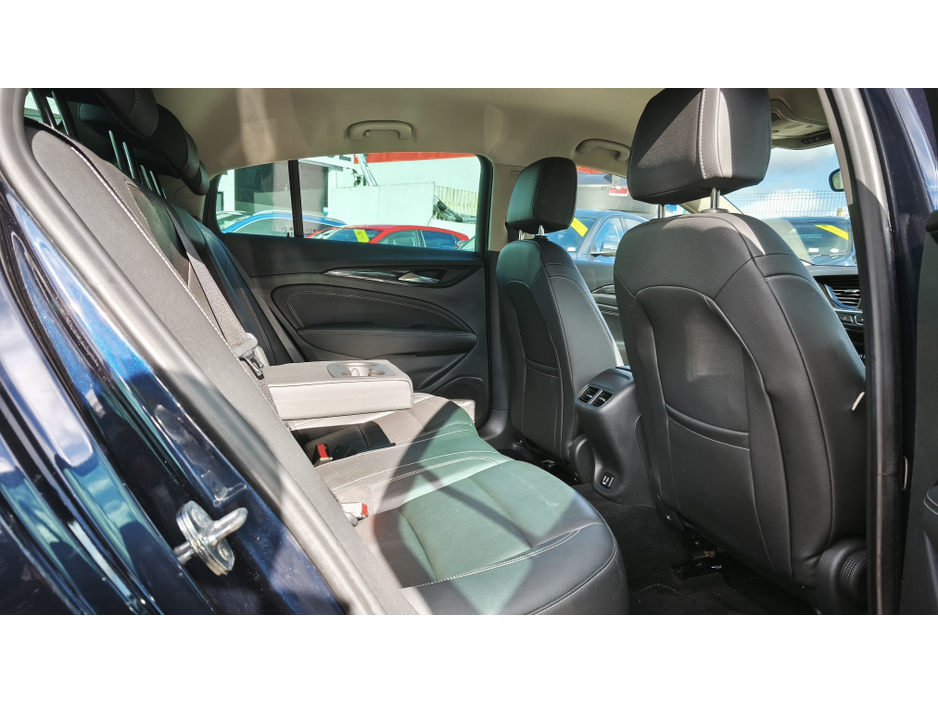 2017 Opel Insignia - image 12