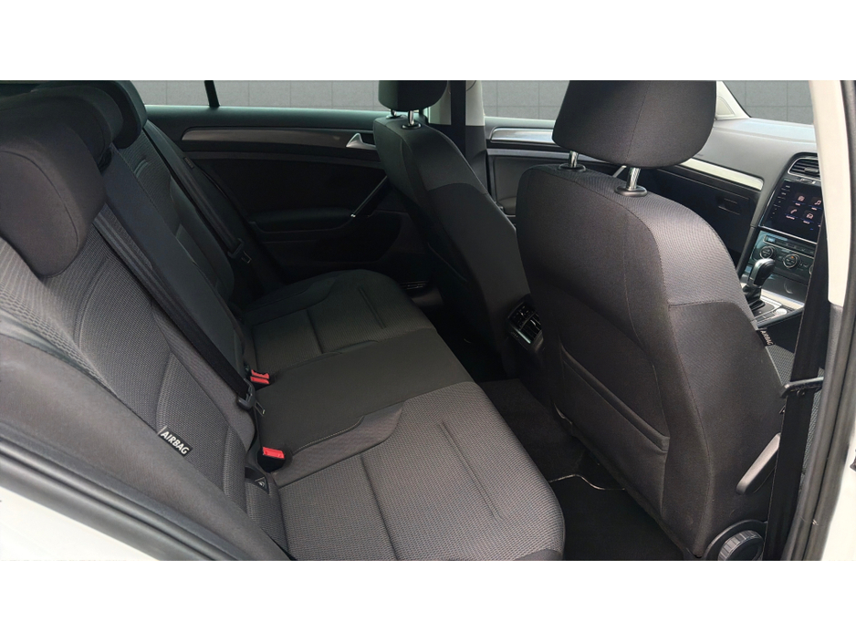 2017 Volkswagen Golf - image 24