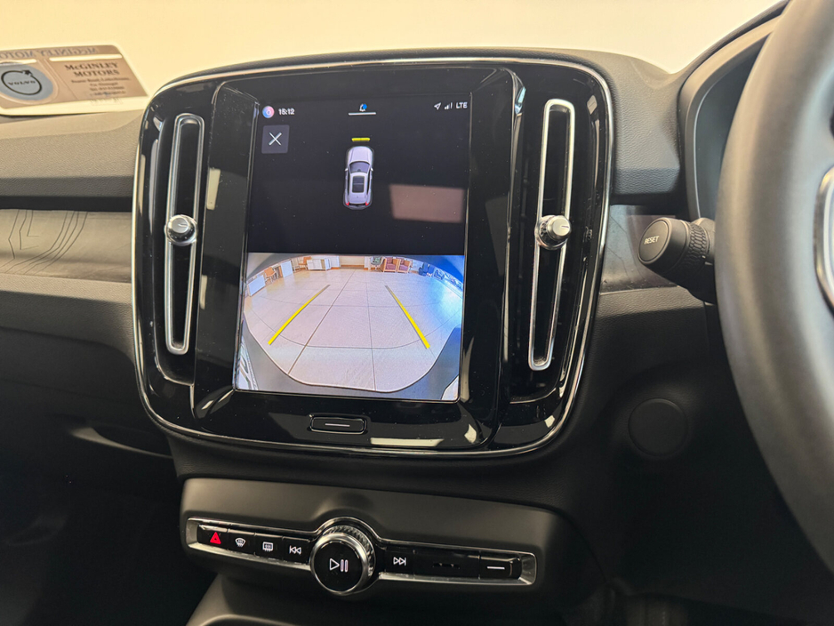 2023 Volvo XC40 - image 18