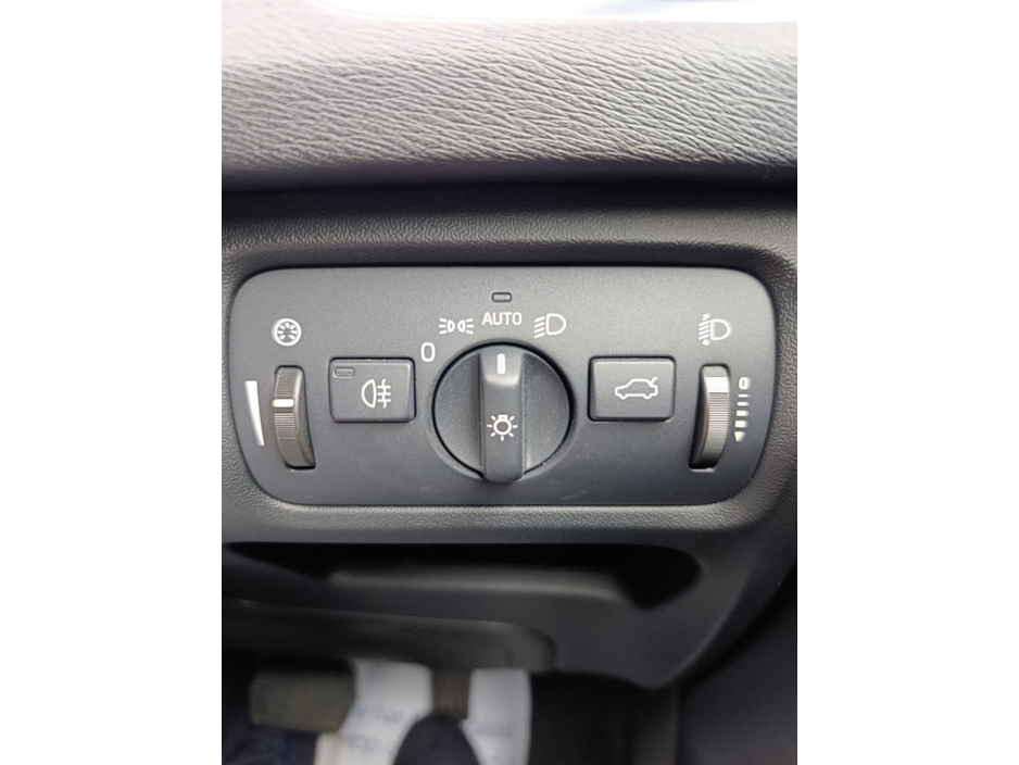 2014 Volvo V40 - image 15