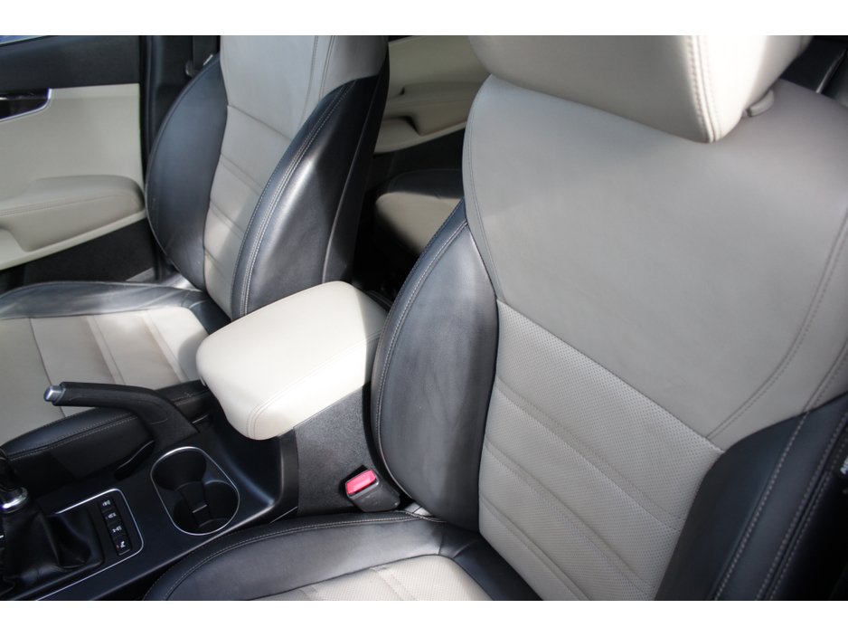 2016 Kia Sorento - image 22