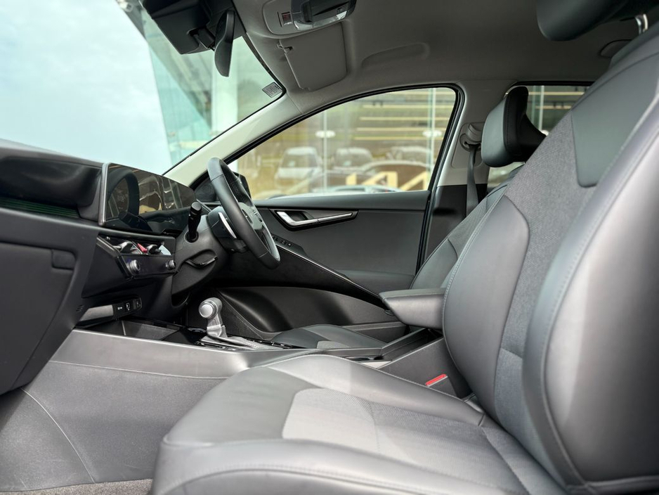 2023 Kia Niro - image 2