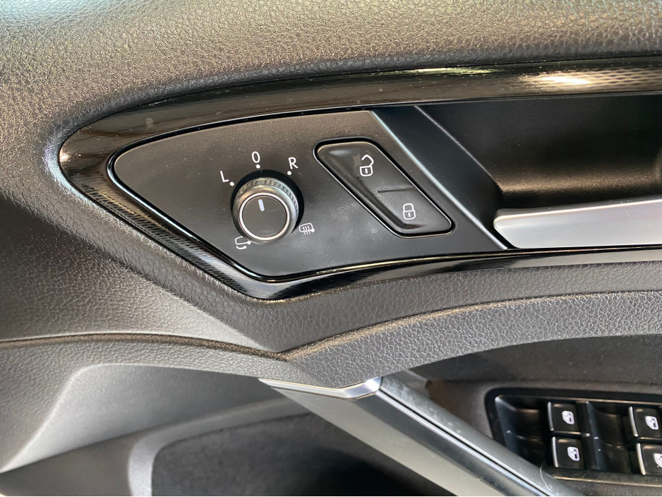 2016 Volkswagen Golf - image 23