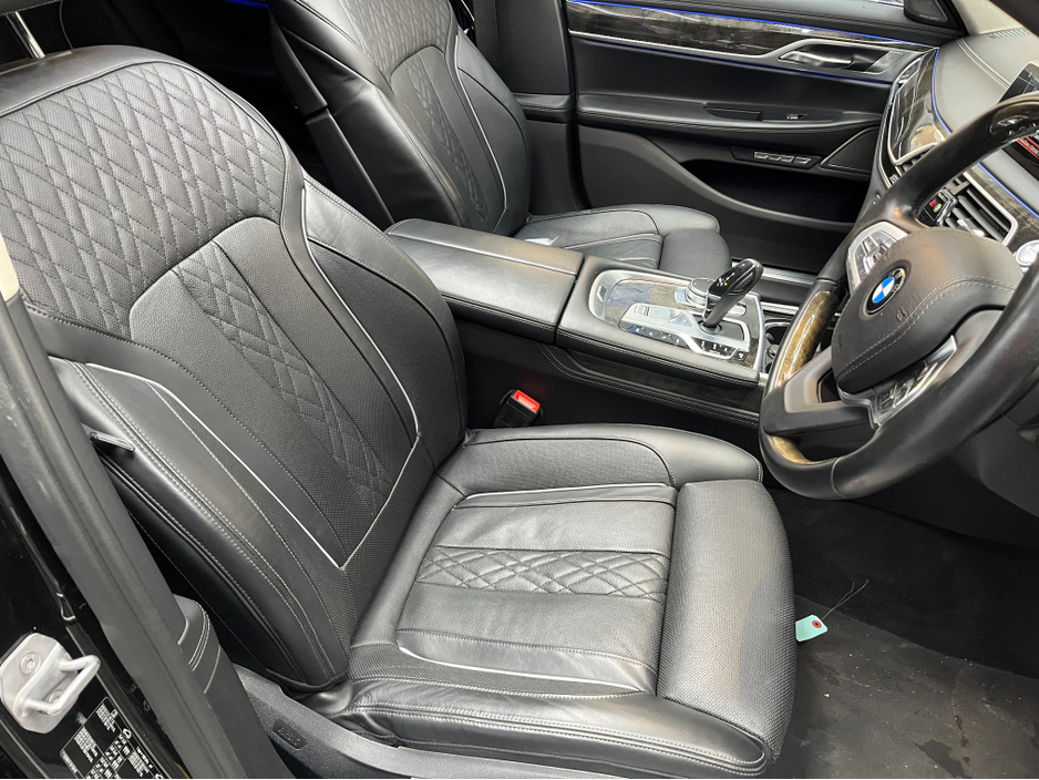 2016 BMW 7 Series - image 16