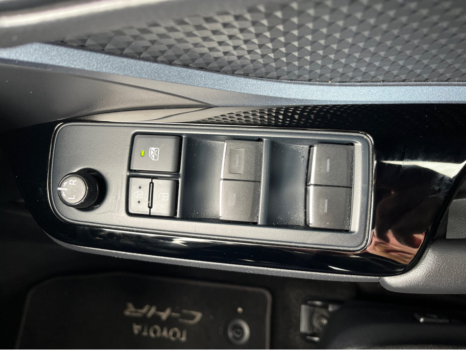 2020 Toyota C-HR - image 15