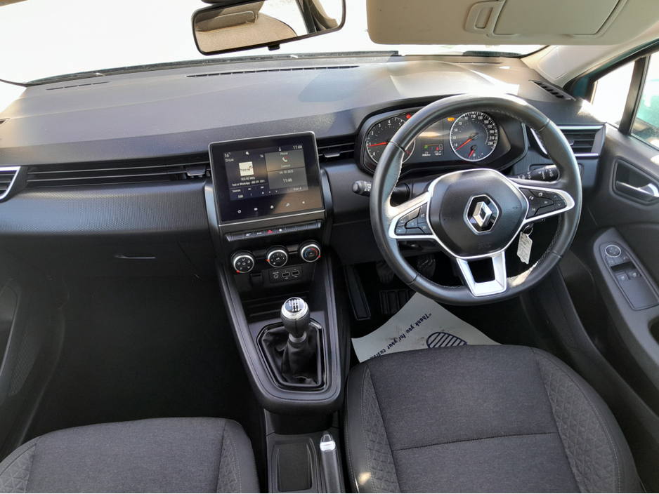 2022 Renault Clio - image 11