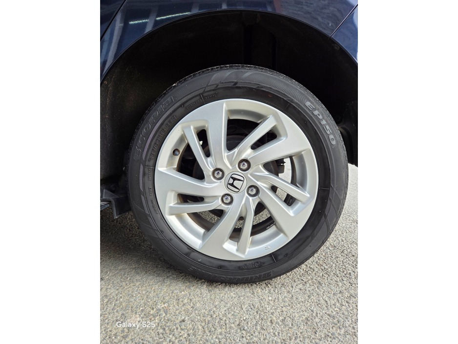 2016 Honda Fit - image 9