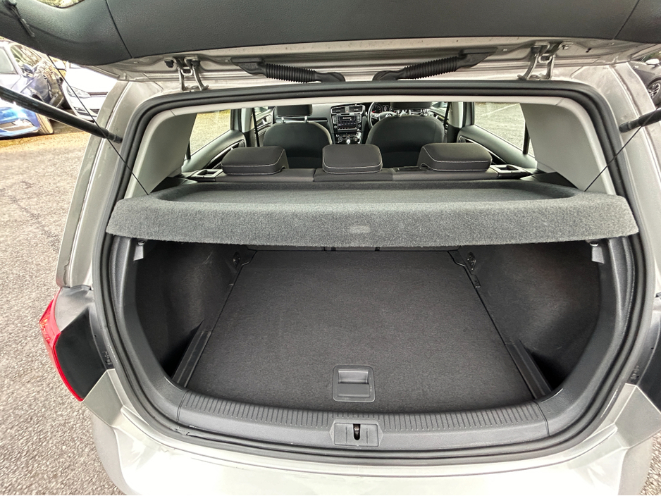 2015 Volkswagen Golf - image 10