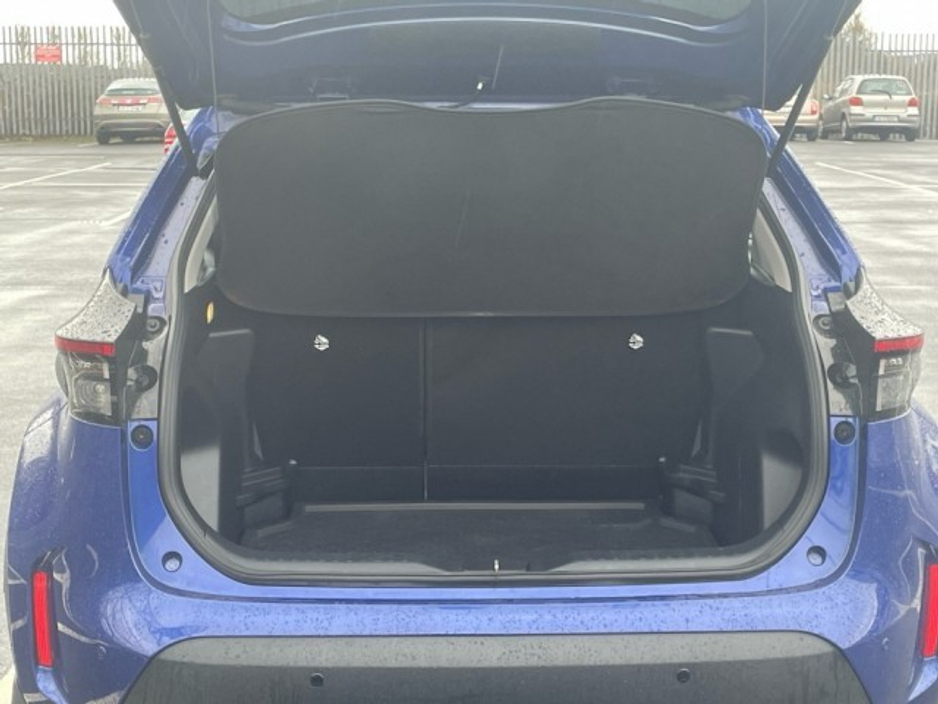 2022 Toyota Yaris Cross - image 11