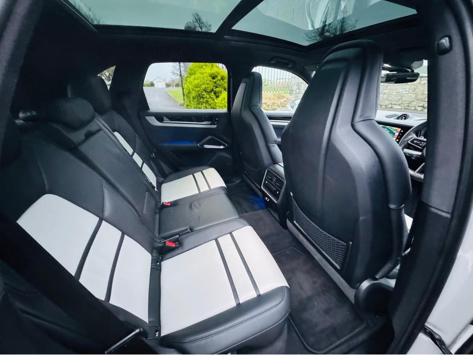 2024 Porsche Cayenne 3.0 V6 E-HYBRID AUTO==HUGE SPEC==COST €153K NEW== €116,950