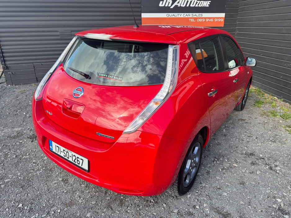 2017 Nissan Leaf - image 4