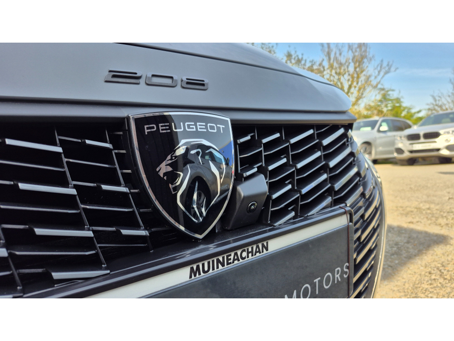 2025 Peugeot 208 - image 2
