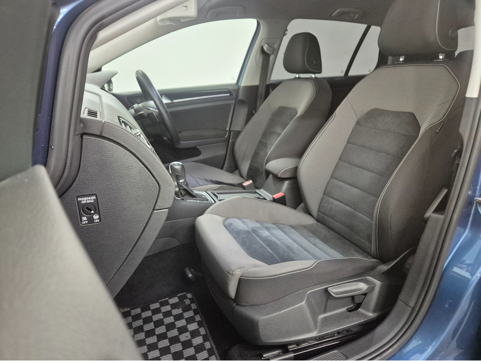 2016 Volkswagen Golf **HIGHLINE**ONLY 82000KMS**ALCANTARA SEATS**17" ALLOYS DIAMOND CUT**LANES ASSIST**KEYLESS ENTRY AND START**ADAPTIVE CRUISE CONTROL**DUAL ZONE CLIMATE CONTROL**REVERSE CAMERA**BLUETOOTH STREAMING €15,499