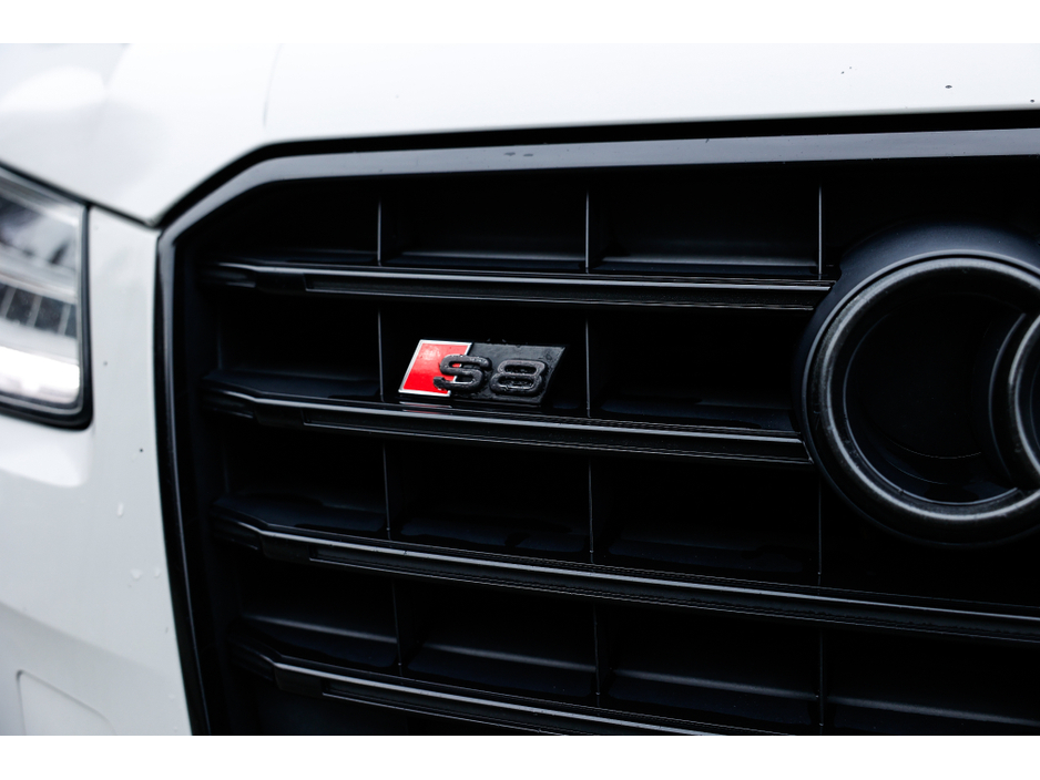 2016 Audi S8 - image 14