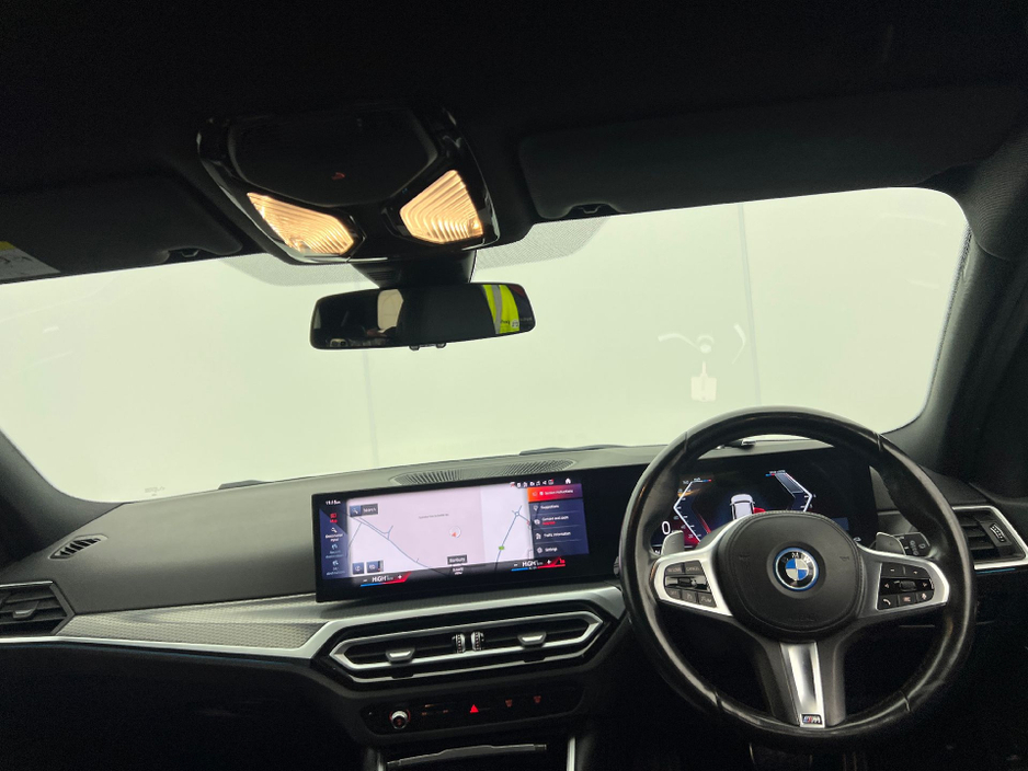 2023 BMW 3 Series - image 2