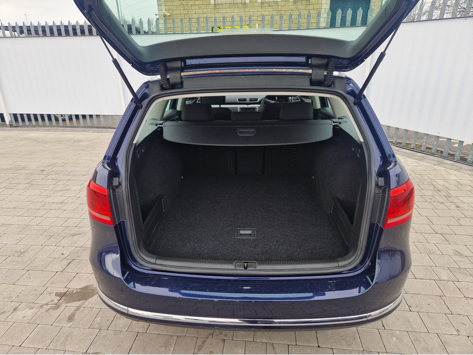 2012 Volkswagen Passat - image 10