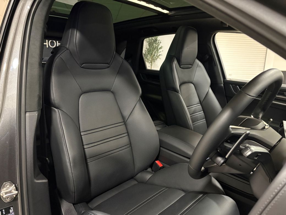 2024 Porsche Cayenne - image 28