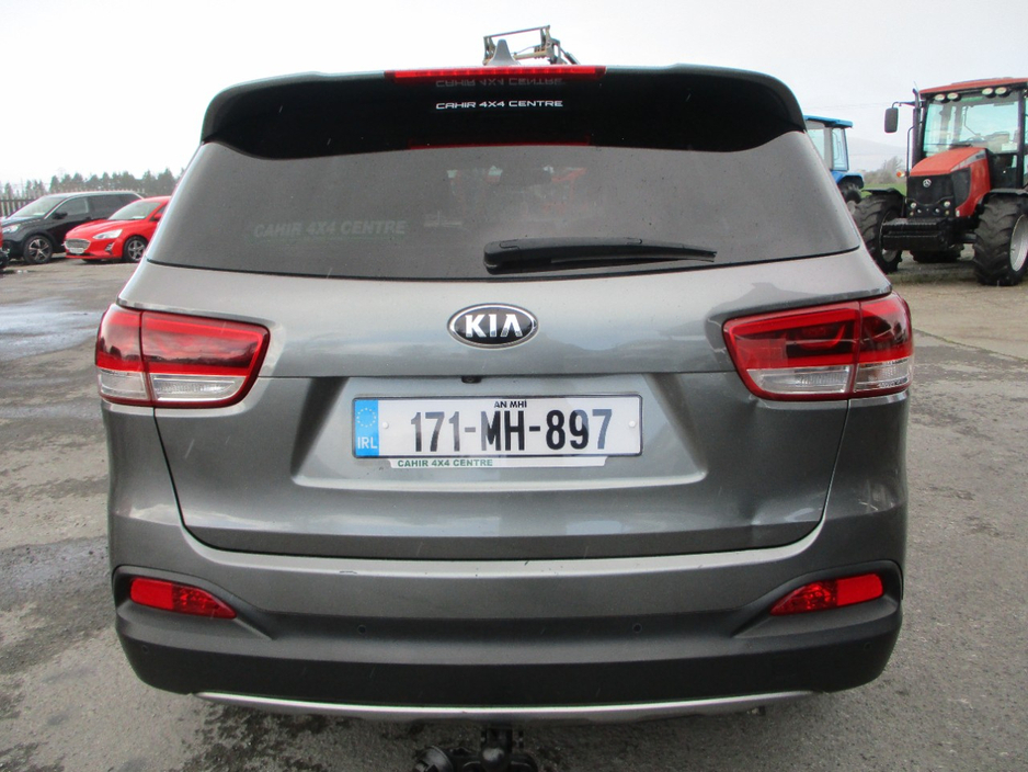 2017 Kia Sorento - image 11