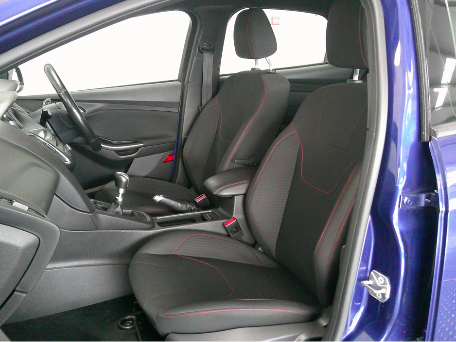 2018 Ford Focus - image 12