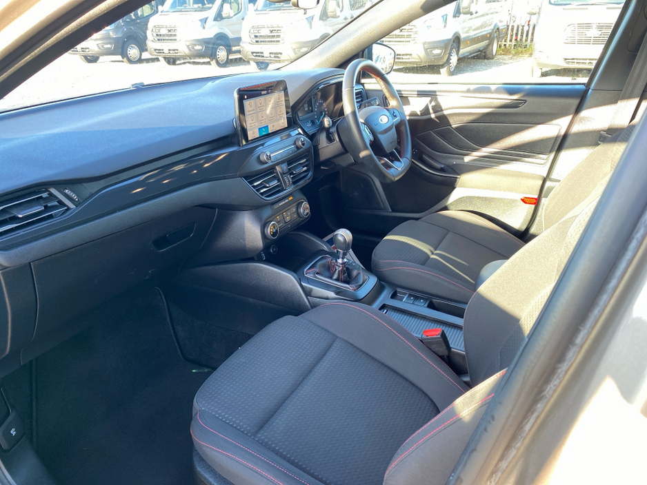 2020 Ford Focus - image 7